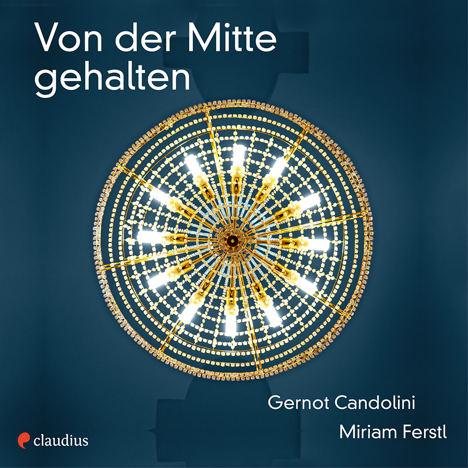 Von der Mitte gehalten